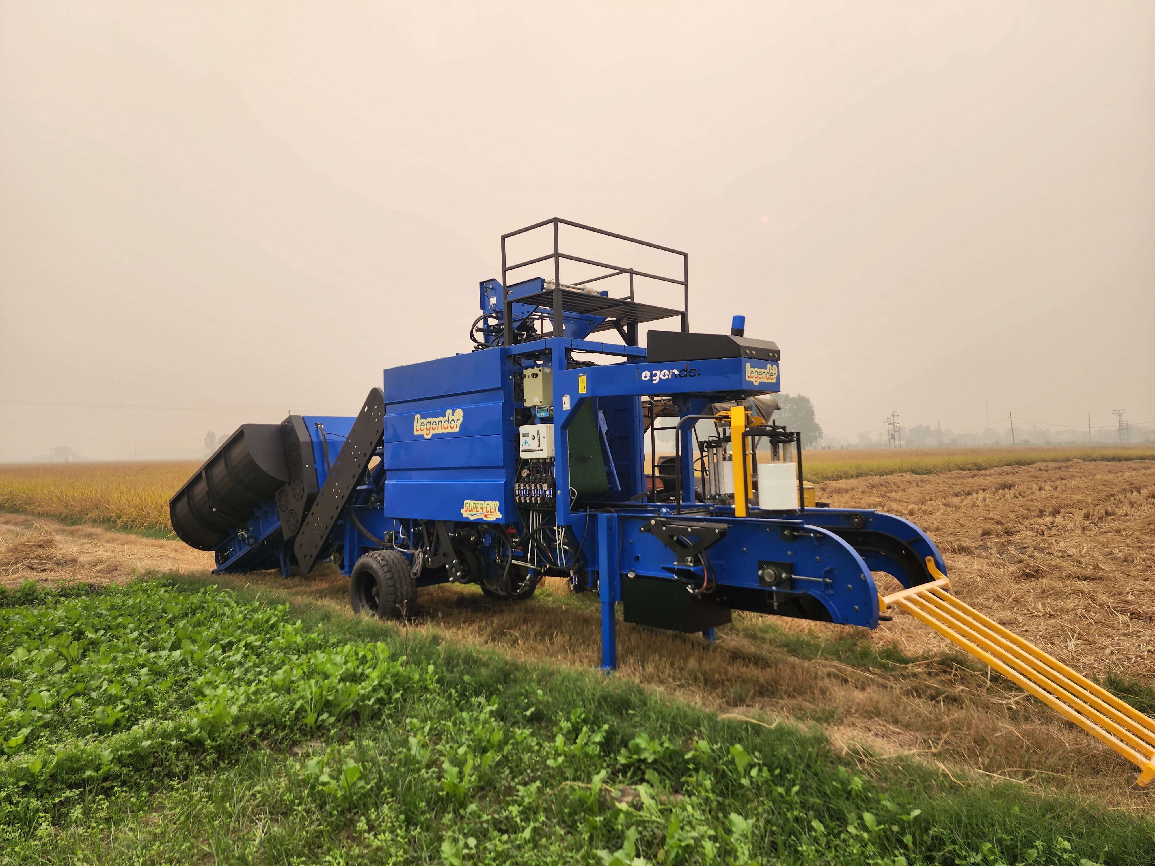 Silage baler for silage production and easy bale formation